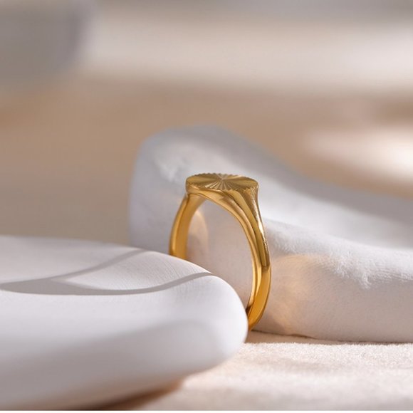 ^NEW 18K Gold Plated Round Textured Signet Coin Ring - Picture 7 of 7